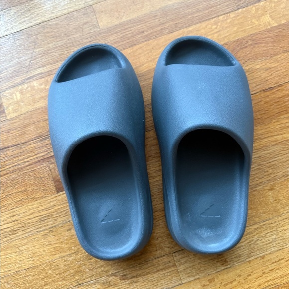 Yeezy slide grey size 5 - Picture 2 of 5